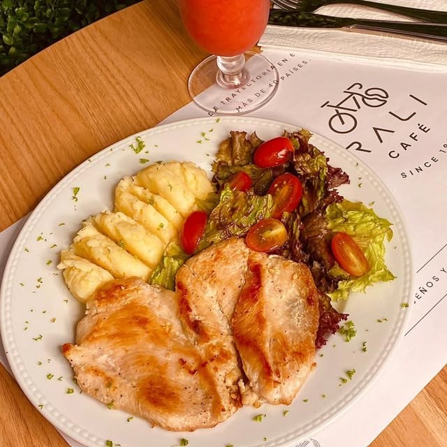 Pechuga a la plancha con ensalada